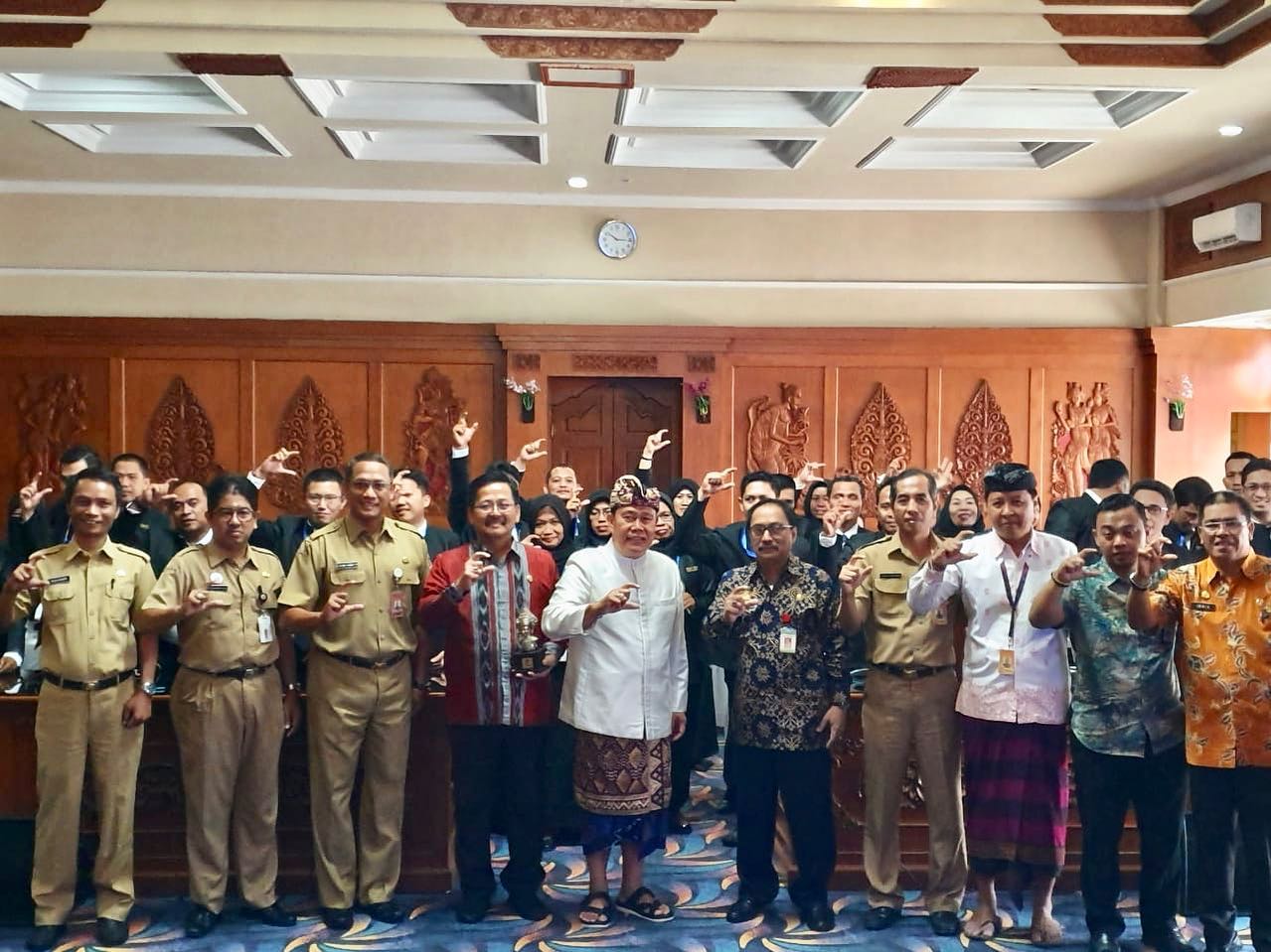 Peserta Diklat Kepemimpinan Tingkat IV Kabupaten Pinrang Provinsi Sulawesi Selatan melakukan patok b