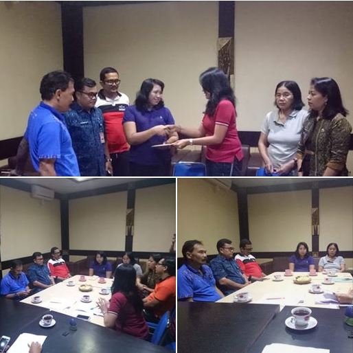 Penyerahan Keputusan Walikota Pemberhentian Pegawai Negeri Sipil karena permintaan sendiri