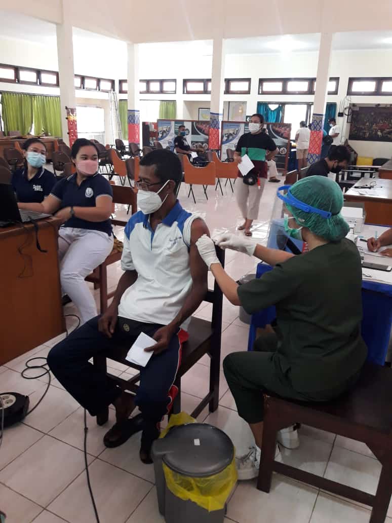 Vaksinasi COVID-19 Desa Adat Tembau