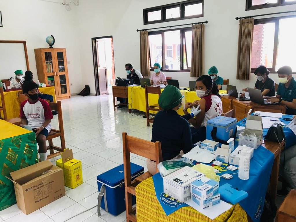 Vaksinasi Covid-19 di SMP N 14