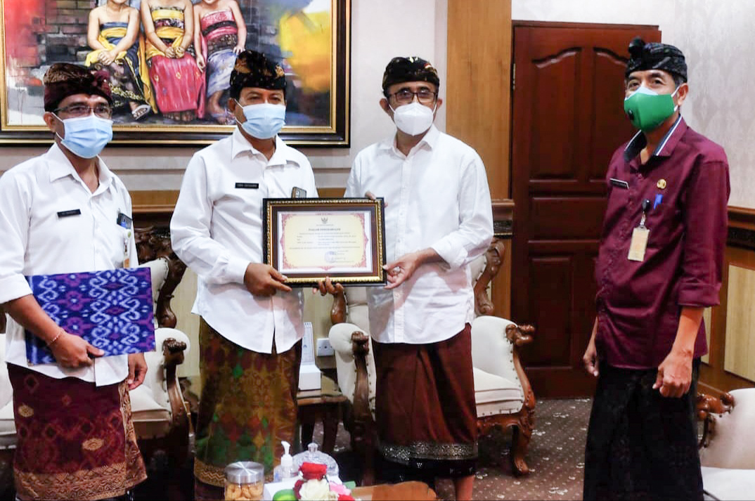 Penyerahan Piagam Purna Tugas