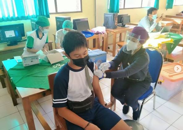 Vaksinasi Covid-19 di SMP Widya Sakti